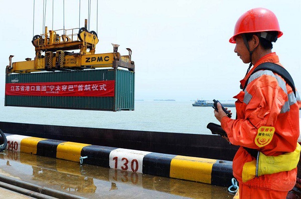 Taicang port launches route to Nanjing
