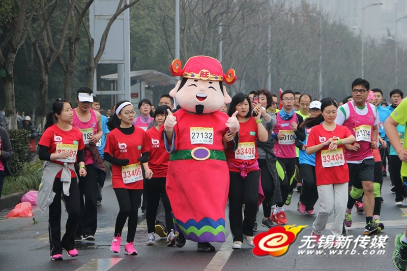 Spider-Man, the God of Wealth and Super Mario at the Wuxi Marathon