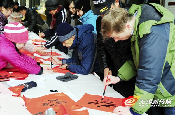 Foreigners join in for Spring Festival fun