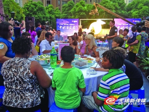 Wuxi holds potluck party to greet upcoming Mid-Autumn Festival