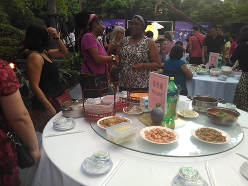 Wuxi holds potluck party to greet upcoming Mid-Autumn Festival