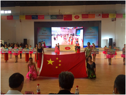 More than 1,000 dancers converge on Manshan