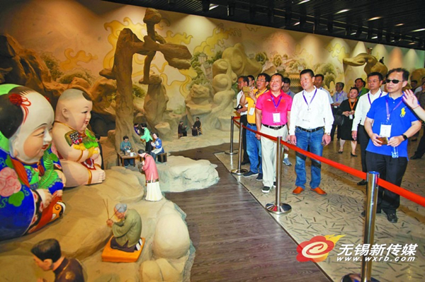 In photos: Native Wuxi elites tour the city