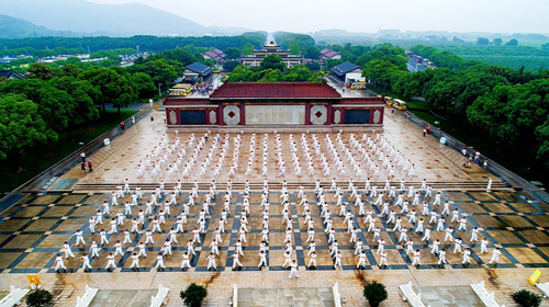 Yoga festival opens in Wuxi
