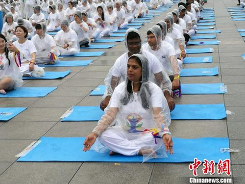 Yoga festival opens in Wuxi