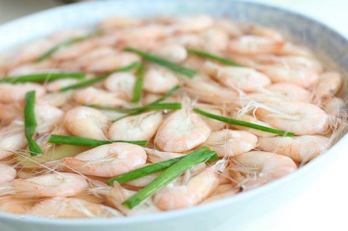 Taihu Lake: source of Wuxi delicacies