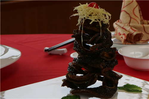 Taihu Lake: source of Wuxi delicacies