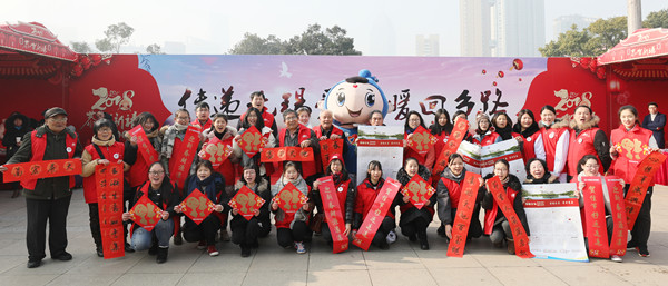 Volunteer activities help warm migrant workers