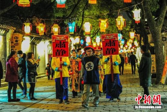 Historical tradition of Lantern Festival on show