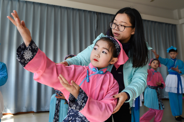 Wuxi Opera taught in schools