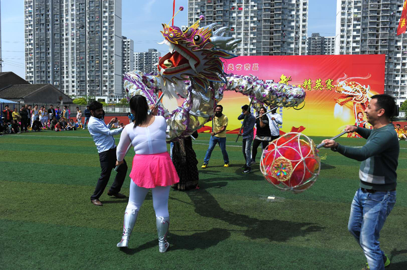 'Sanyuesan' festival in foreigners' eyes