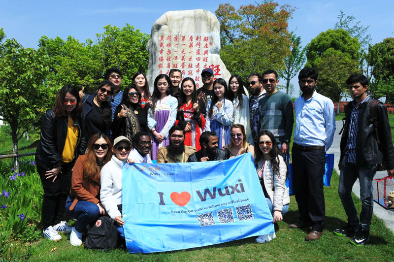 'Sanyuesan' festival in foreigners' eyes