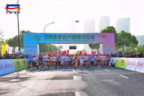 Thousands of runners enjoy natural scenery in Yixing Marathon