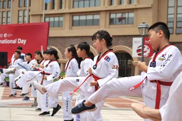 Expats enjoy international cultural event in Wuxi