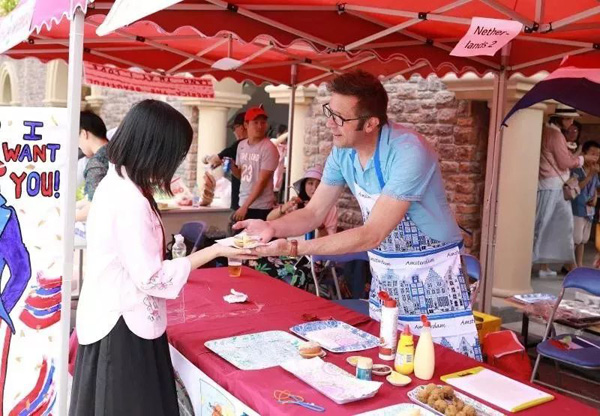 Expats enjoy international cultural event in Wuxi