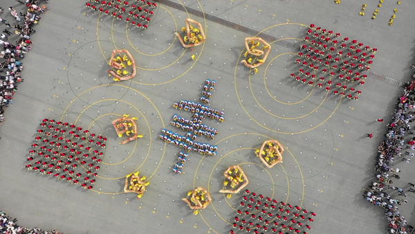 Huaxi village celebrates harvest