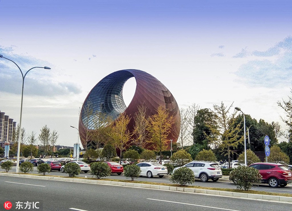 Giant teapot shines in Wuxi