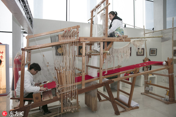 Traditional crafts inherited in colleges