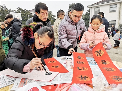 Colorful events embrace Spring Festival wishes