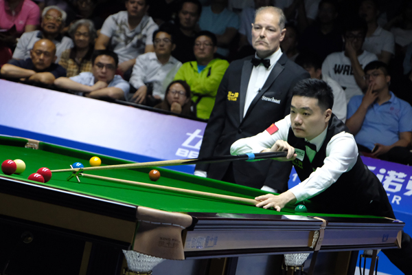 China snooker teams top in both groups on Day 1