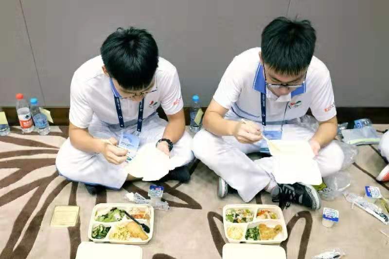 Volunteers help ensure success of tech event in Wuxi