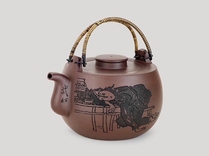 Artist in his 90s tries hand on earthen 'zisha' teapots