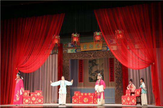 <EM>Jade Dragonfly</EM> flies into Zhangjiagang opera fans' hearts