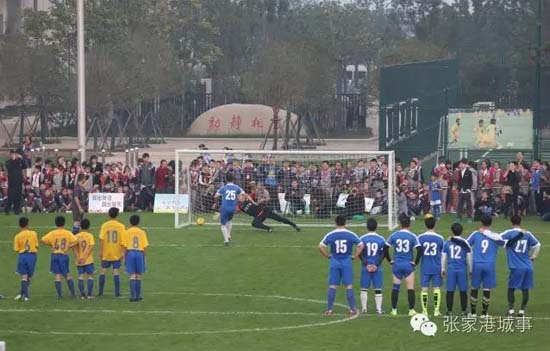 Local kids run rings around CCTV hosts in Zhengjiagang soccer match