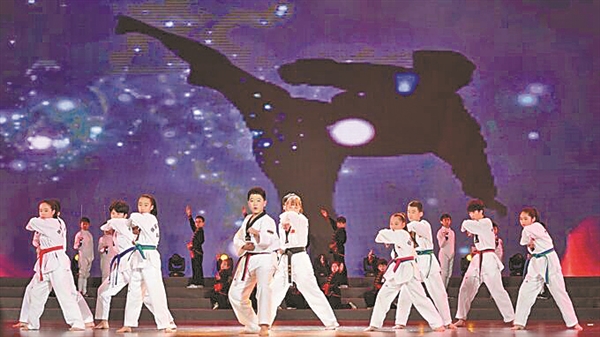 Zhangjiagang holds gala to welcome New Year