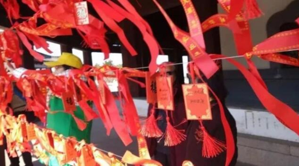 Have a date with plum blossoms at Xiangshan Mountain