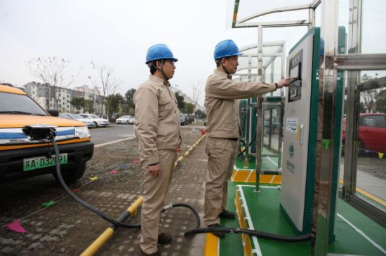 Jinfeng town builds charging station for motor vehicles