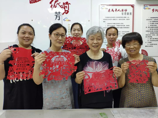 Festive atmosphere envelopes Zhangjiagang