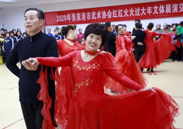 Senior citizens celebrate Spring Festival in Zhangjiagang