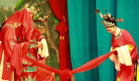 Zhangjiagang residents enjoy traditional festival activities