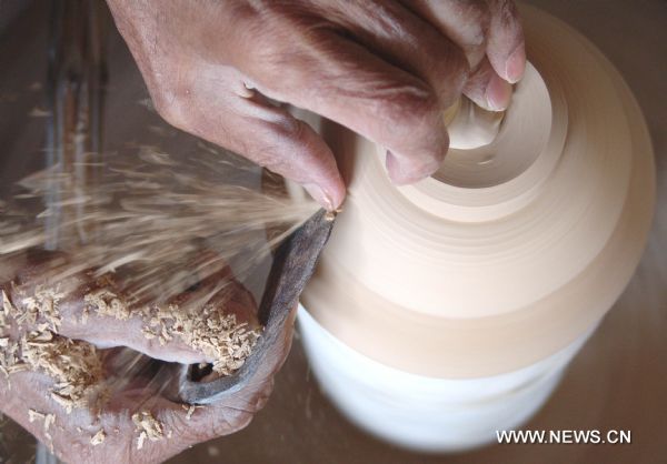 Porcelain-making art in Jingdezhen to bid for intangible cultural heritage
