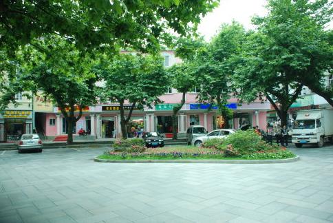 Shopping in Lushan Mountain