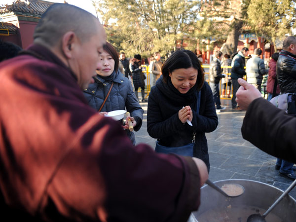 Northeast China city embraces the cold weather with free congee