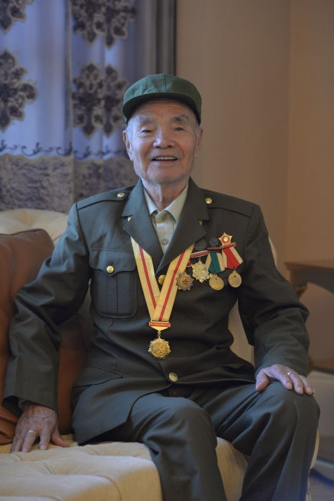 'Saluting Veteran' back home in Changchun from V-Day parade