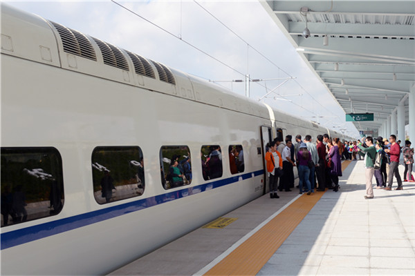 New train line bringing thousands of holiday visitors to Hunchun