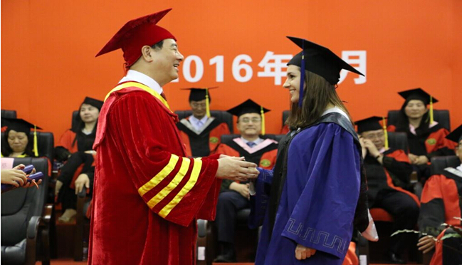 Jilin University bids a fond farewell to international graduates