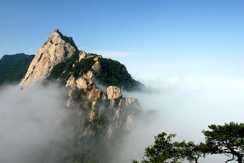 Sights: Fenghuang Mountain