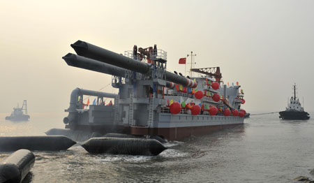 Dandong launched first 15,000-ton working ship