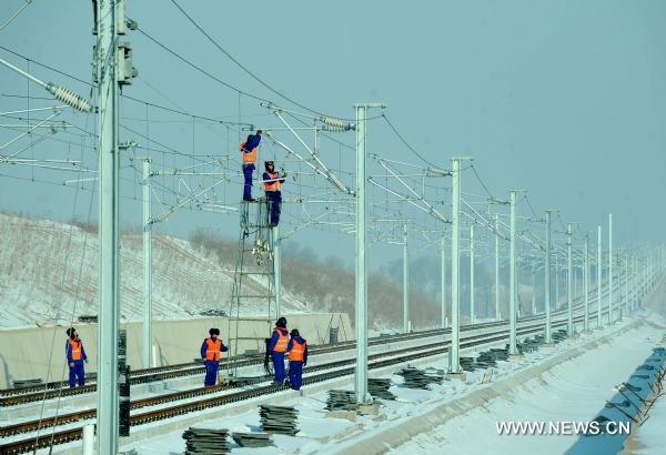 Harbin-Dalian high-speed railway under construction in freezing weather