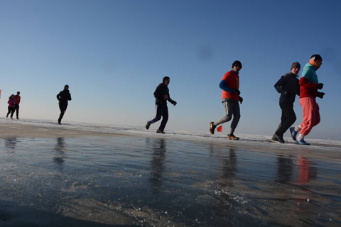 Race on frozen lake in Shenyang
