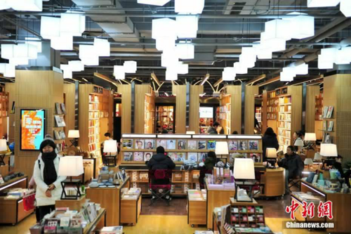 Shenyang store takes books on track
