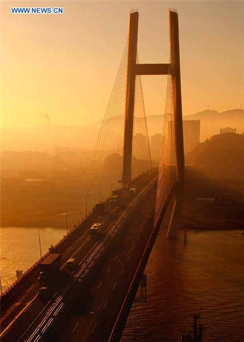 Sun ray painted autumn morning in E China