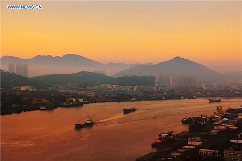 Sun ray painted autumn morning in E China