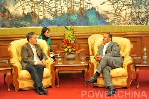 Yan Zhiyong visits Sao Tome and Principe Prime Minister
