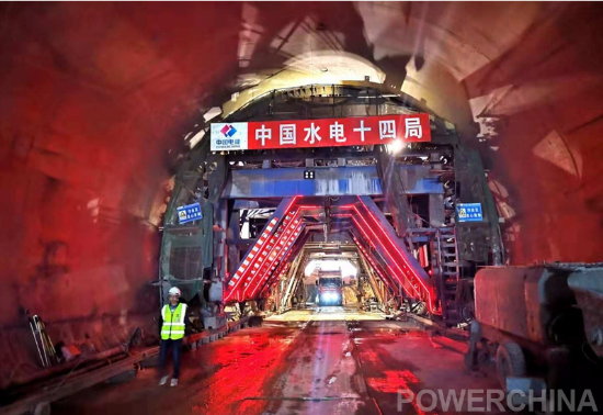 Huangzhulin tunnels on China-Laos railway completed