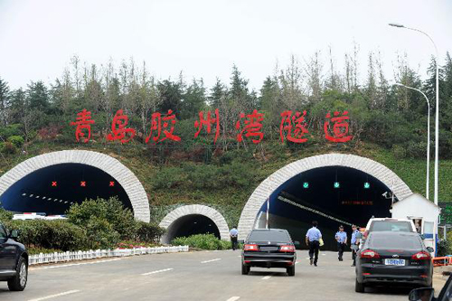 Jiaozhou Bay tunnel put into service along with Jiaozhou Bay bridge